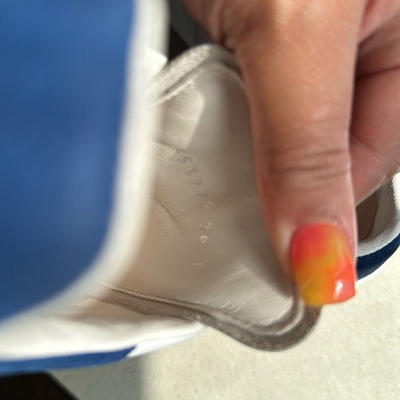 Lightly worn, worn once and never wore again. No box just the sneakers.Authentic - Picture 9 of 9